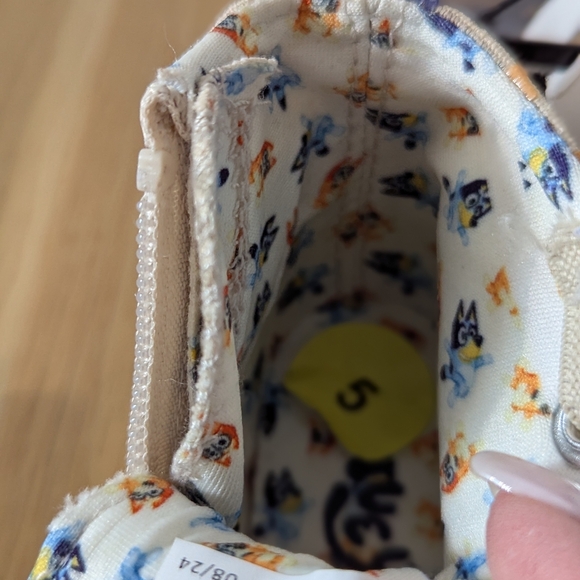 NWT Bluey Unisex Kids (Size 5) Sneakers/Shoes With Faux Laces And Zipper Closure - Picture 11 of 16